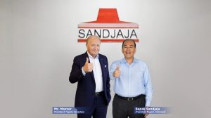 Read more about the article Bapak Sandjaja: Pelopor Genteng Bitumen di Indonesia Sejak 1978